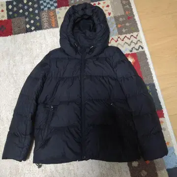 블랙 후드 부착 다운 자켓