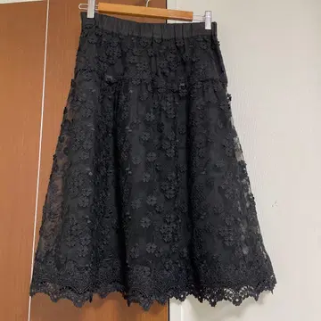 슈퍼 뷰티 블랙 꽃무늬 자수 플레어 스커트 40