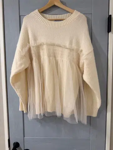 아이보리 니트 튤 프릴 긴팔