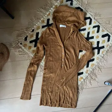 R JUBILEE 니트 후드 부착 리브 브라운 스웨터