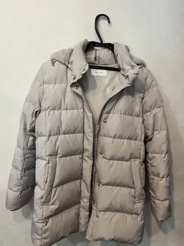 GLOBAL WORK 우츠쿠 실루엣 후드 부착 다운 자켓 베이지