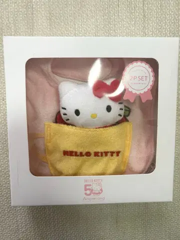 헬로키티 2세트 턱받이와 완구