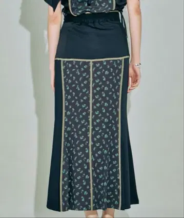 새상품급 18700엔 퍼블릭 도쿄 롱 스커트