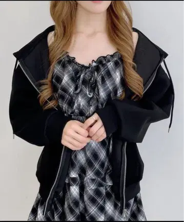 [INGNI] 블랙 후드티