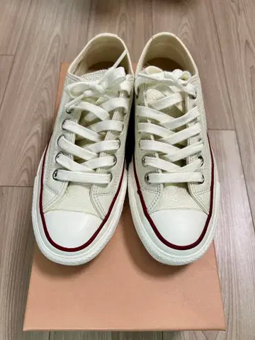 화이트 가죽 느낌 스니커즈 쿠션 힐