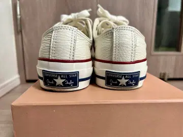 화이트 가죽 느낌 스니커즈 쿠션 힐