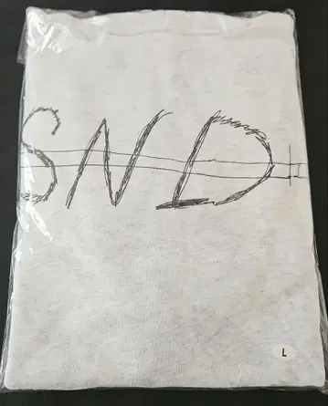 히토리 에스엔디 후드티