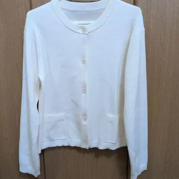 화이트 노카라 니트 무인양품