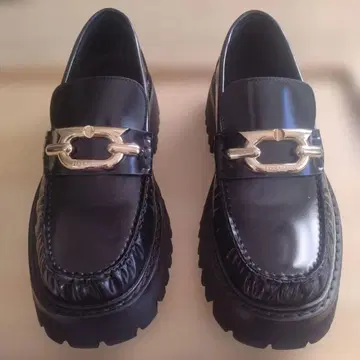 Ferragamo 블랙 로퍼 통굽