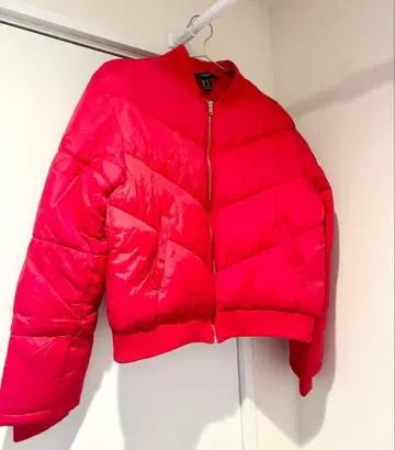 빨간색 숏 기장 다운