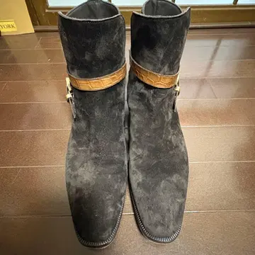 브라운 스웨이드 버클 부츠