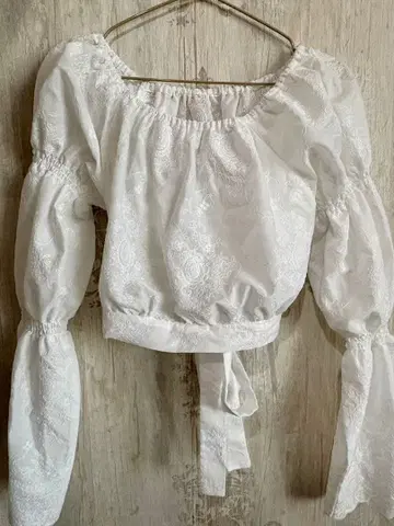 m line 오프숄더 크롭 상의