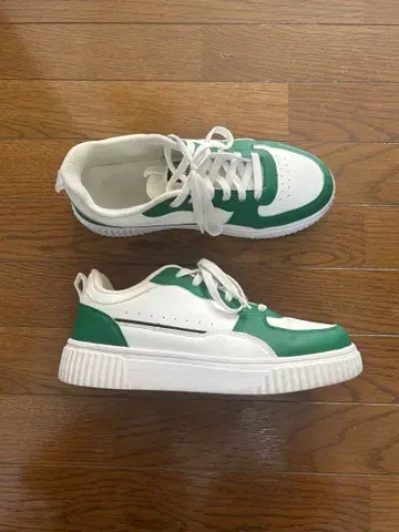 통굽 그린 화이트 스니커즈