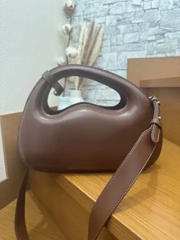 컴시즘 브라운 핸들 포함 숄더백