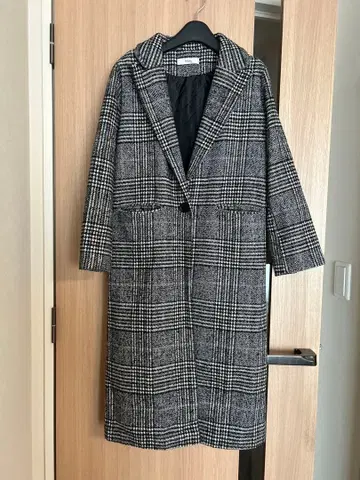 체크 무늬 롱 코트
