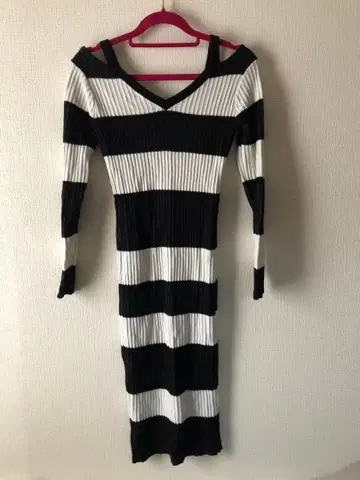 스트라이프 V넥 니트 원피스