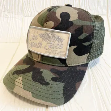 The North Face 카모플라쥬 트래커 캡