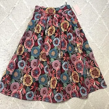 미사용 새상품 COTE 꽃무늬 자수 플레어 스커트
