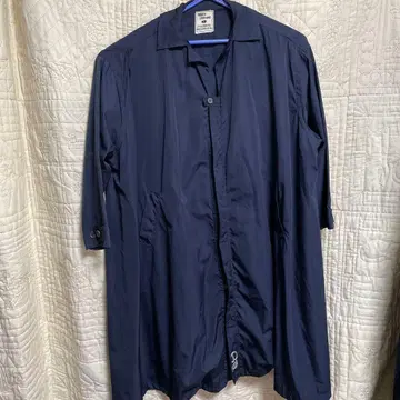 드럭 스토어즈 네이비 계열 코트 자수