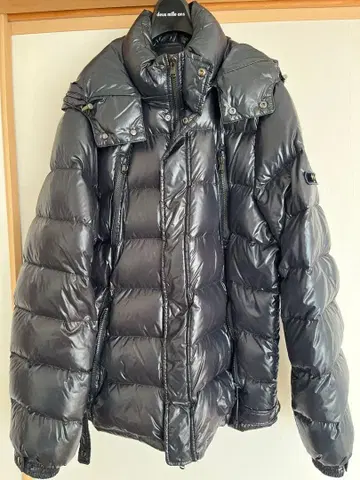 TATRAS 블랙 다운 자켓 후드 부착