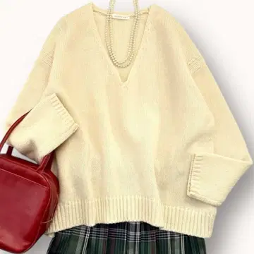 새상품급 갤러리 바이 M 상당 파인 울 V넥 니트 아이보리 화이트