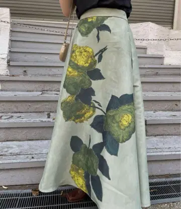 AMERI ELLIE ASYMMETRY PLEATS SKIRT 꽃무늬