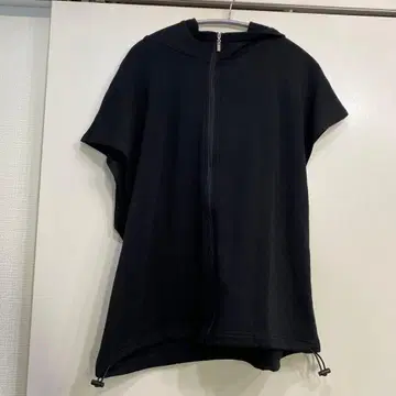 블랙 후드 부착 판초 후드티