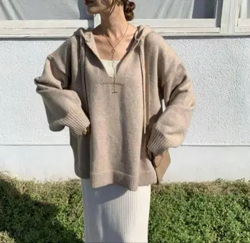 BLATE 포근한 니트 후드티 베이지 여성용