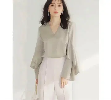 아뉴앙스 anuans 트위스트 프릴 V넥 블라우스