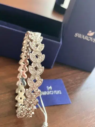 SWAROVSKI 스와로브스키 팔찌 [ M 사이즈 ] 리더