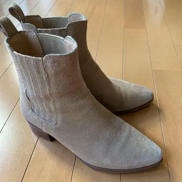 BANANA REPUBLIC 베이지 스웨이드 부티 6.5W