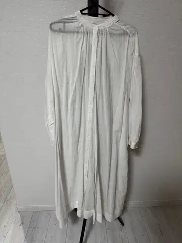 화이트 롱 셔츠