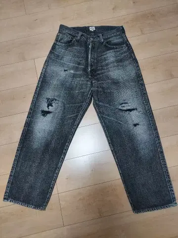 Gold 데미지 가공 블랙 데님 S