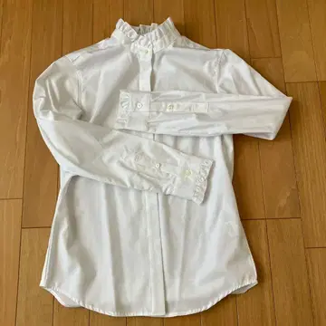 프릴 달린 화이트 긴팔 셔츠