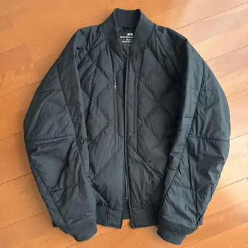 유니클로 화이트 마운티니어링 다운 L 블랙