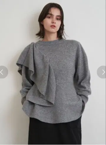 ELENDEEK 엘렌딕 숄더 프릴 페플럼 니트