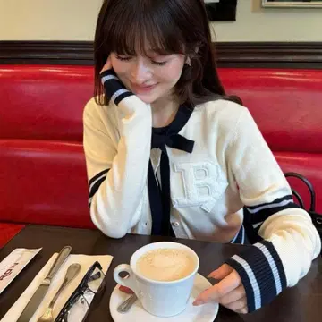 Bibiy. B.CLUB TIE CARDIGAN 화이트 정품