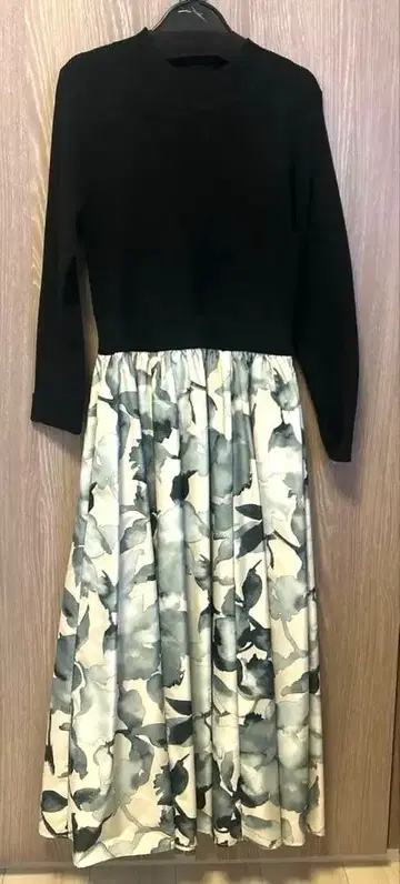 L'armoire de luxe 라모 월드 럭스 절개 원피스