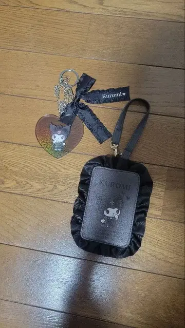 산리오 한밤중의 멜로쿠로 쿠로미 패스 케이스 백참 리본