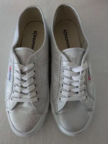 SUPERGA 실버 라메 스니커즈