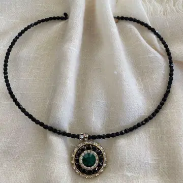 블랙 비즈 원형 펜던트 초커