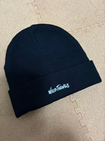 와일드 띵스 로고 니트 모자 블랙