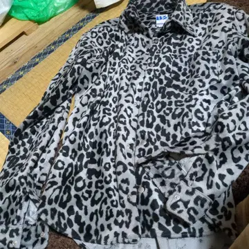HAYARIYA 표범 무늬 셔츠 현 상태 리사이클 상품