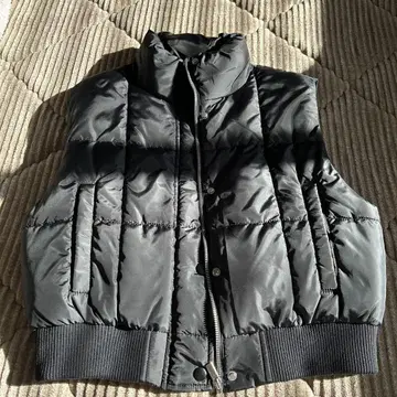 ZARA 블랙 다운 베스트