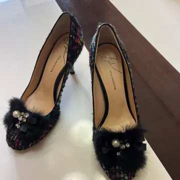 VIVA ANGELINA 트위드 퍼 비쥬 힐 펌프스