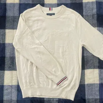 자수 장식 TOMMY HILFIGER 니트