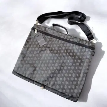 새상품 야마토야 Ravi Ravi nuvo 숄더백 그레이 펼침