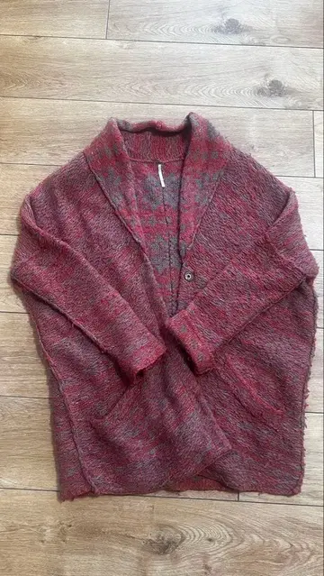 Free people 빨간색과 그레이 니트 가디건