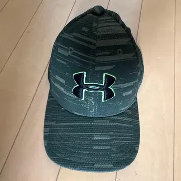 언더 아머 다크 그린 캡