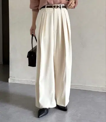 Thevon 2턱 슬랙스 아이보리